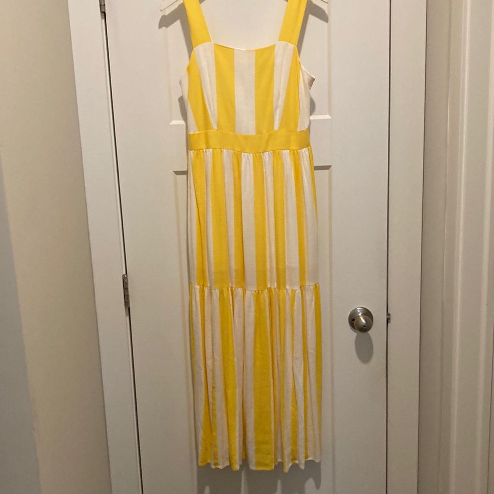 Beautiful Striped Yellow/White Dress 👗,size- 0, Midi with flowy  bottom, lined